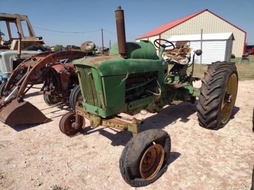 John Deere 2010 Tractor