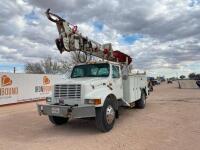 2001 International Navistar 4900 Digger Truck