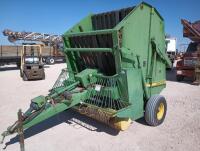 John Deere 510 Round Bale Baler