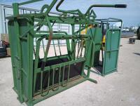 Manual Squeeze Chute w/Palpation Cage