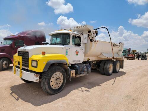 2001 Mack RD688S Dump Truck