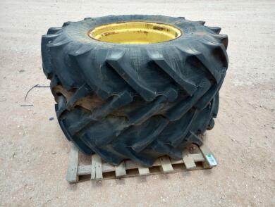 (2) John Deere Duals w/ Tires Size: 18.4/15-26