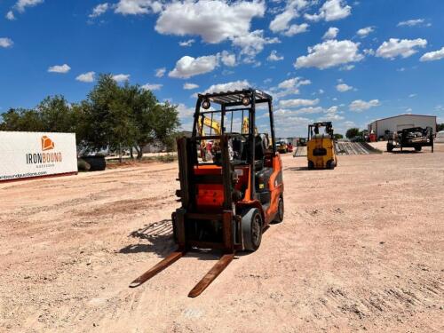 Caterpillar C5000 Forklift