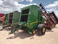 John Deere 469 Round Baler