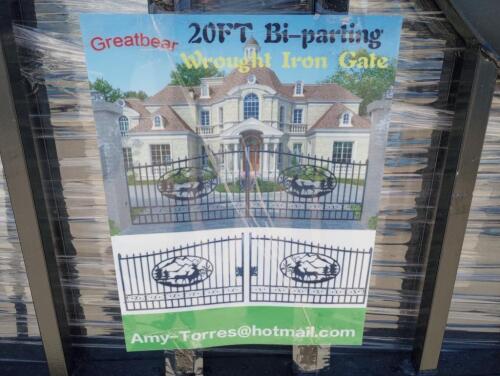 Unused Greatbear 20ft Gate with artwork ''DEER '' in the Middle Gate Frame