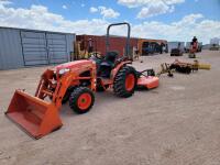 Kubota B3300 Tractor w/Attachments