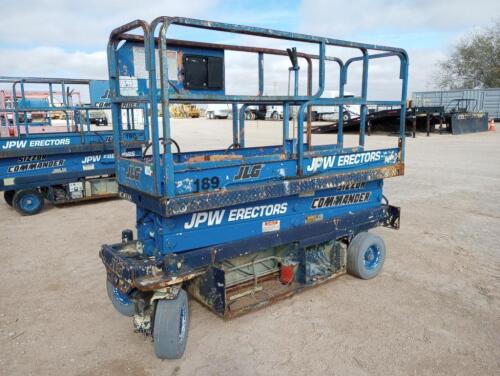 JLG CM-2033 Scissor Lift